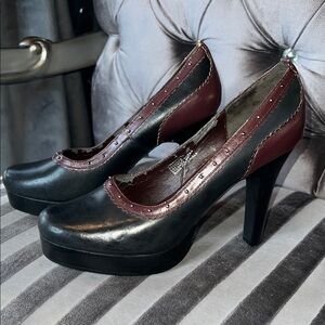 Stuart Weitzman Highland Back-Stitch Leather Pumps 🤩 💼